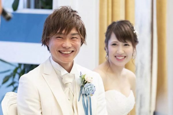 披露宴中のカップル