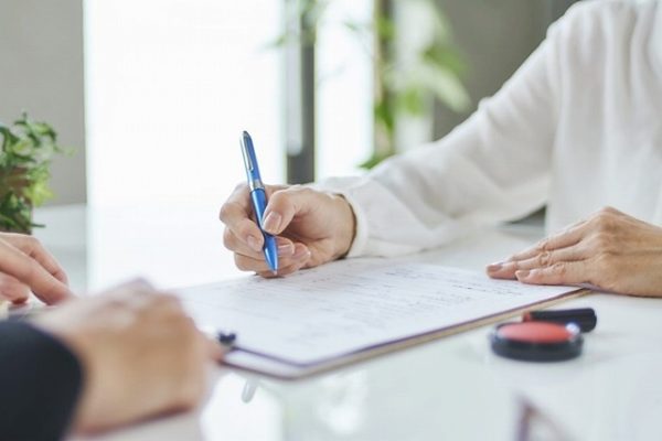 必要書類に記入する