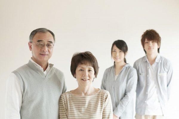 熟年夫婦と若い夫婦
