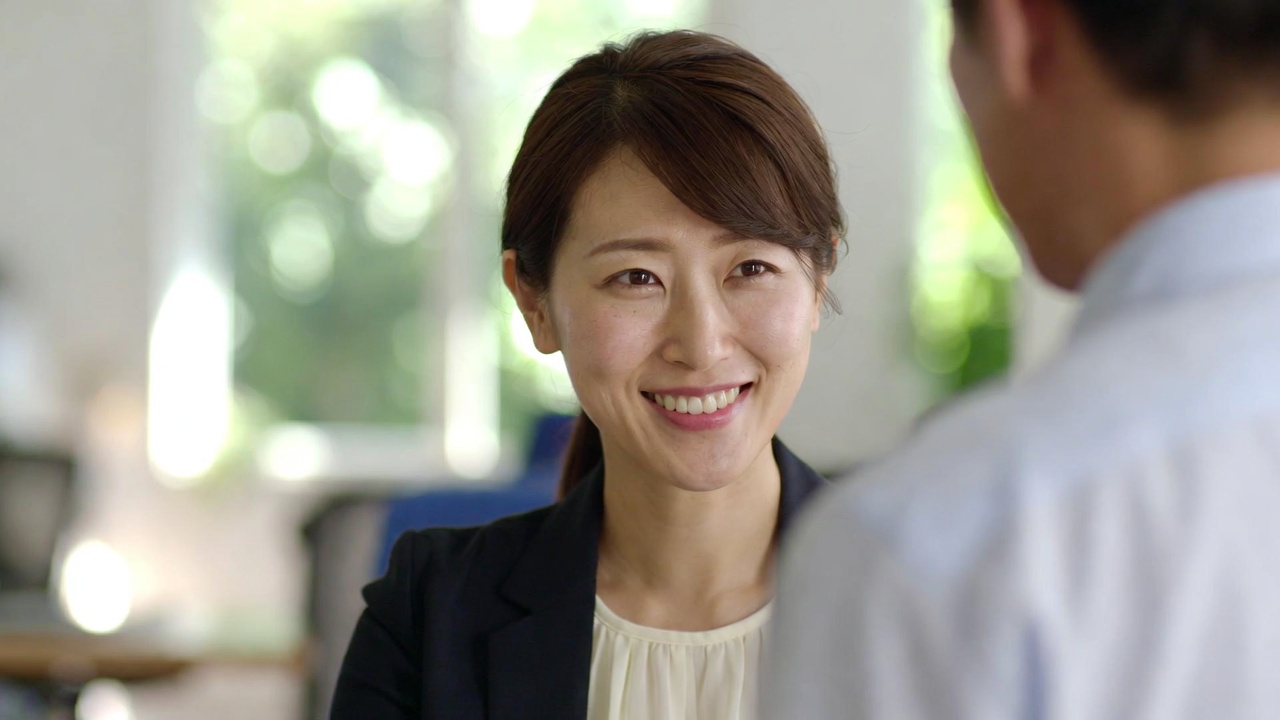 スタッフ紹介｜カリスマ婚活アドバイザー シンヤ先生